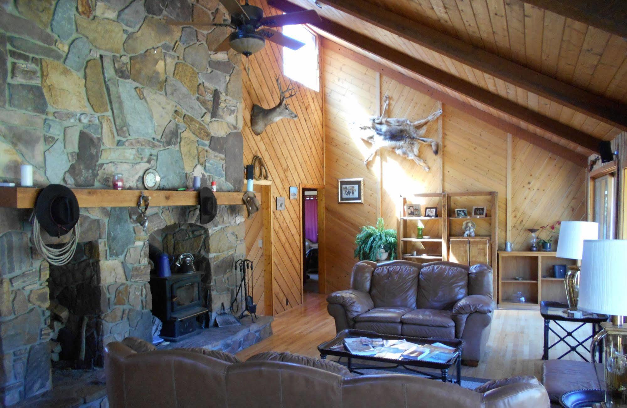 Отель Dream Haven Guest Ranch Мэрион Экстерьер фото
